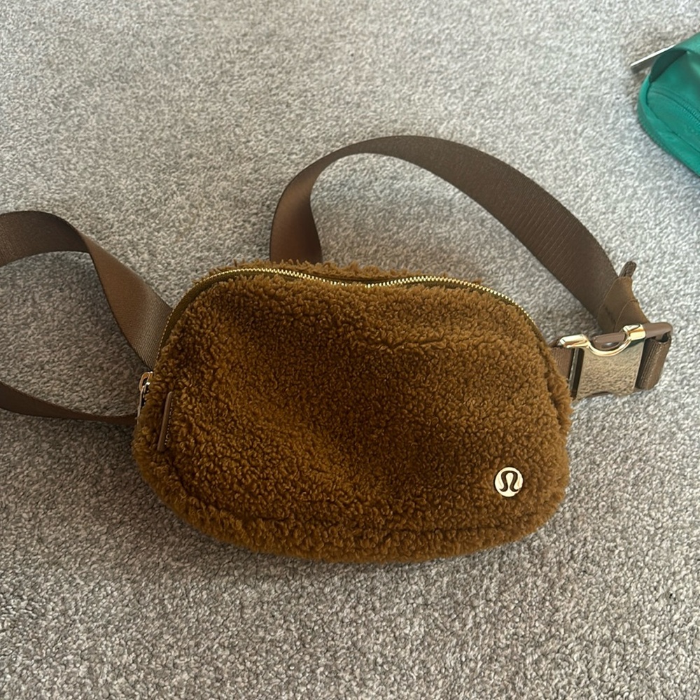 Lululemon FLEECE BELT BAG